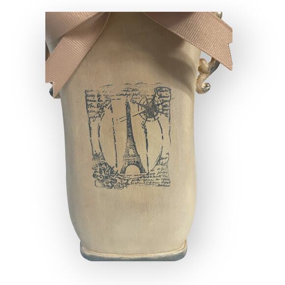 Handcrafted flower arrangement in Vintage vase - Picture 2 of 3